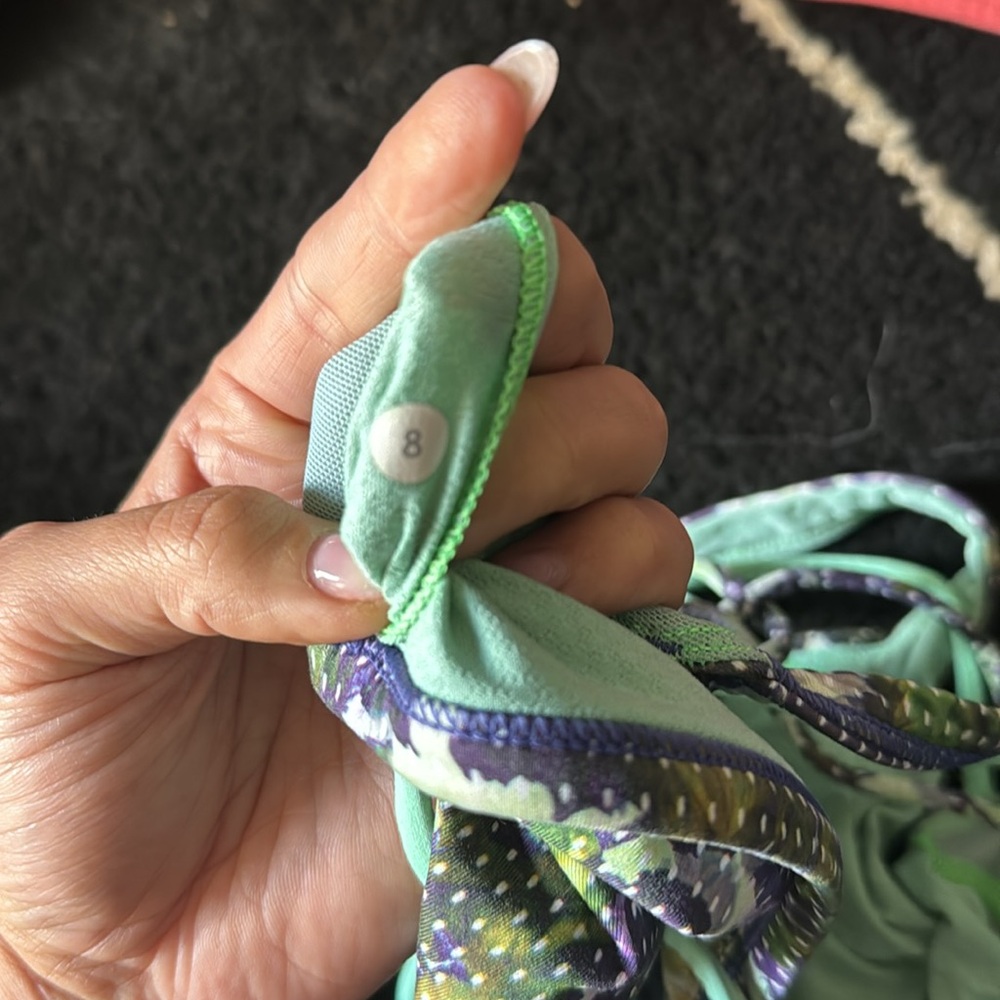 Lululemon Free to be Wild size 8 - Picture 3 of 3